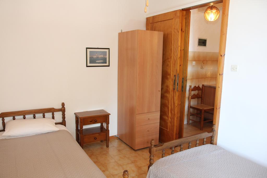 Circe Pansion Apartment Lixouri Cameră foto