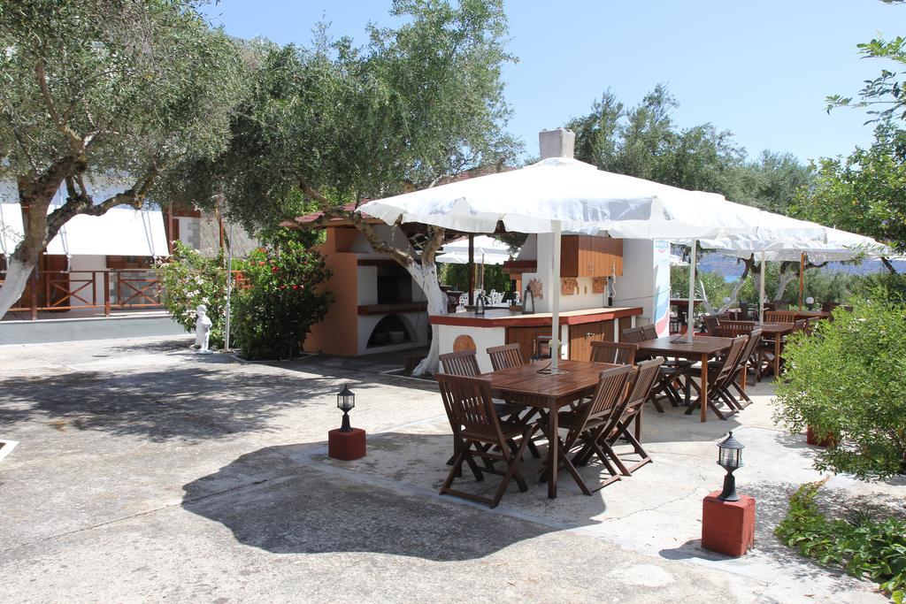 Circe Pansion Apartment Lixouri Exterior foto